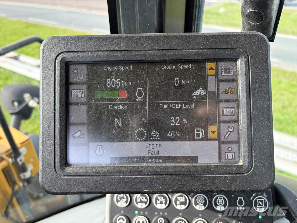 CAT 930M Kolesni nakladalci