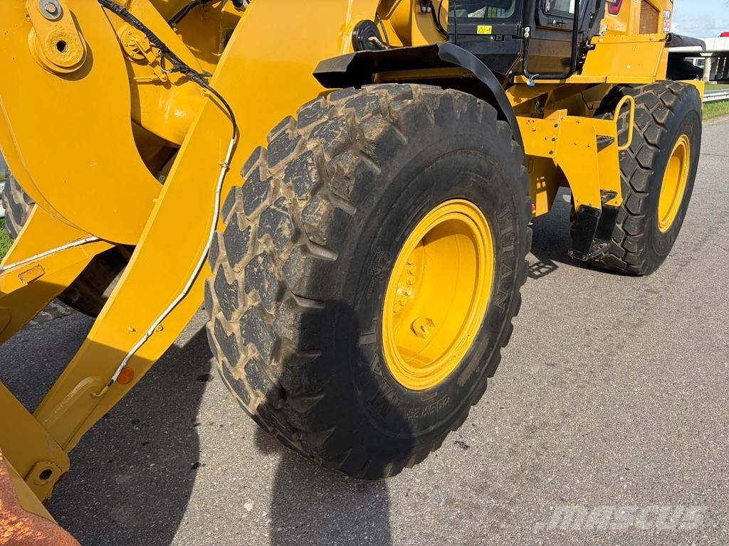 CAT 930M Kolesni nakladalci