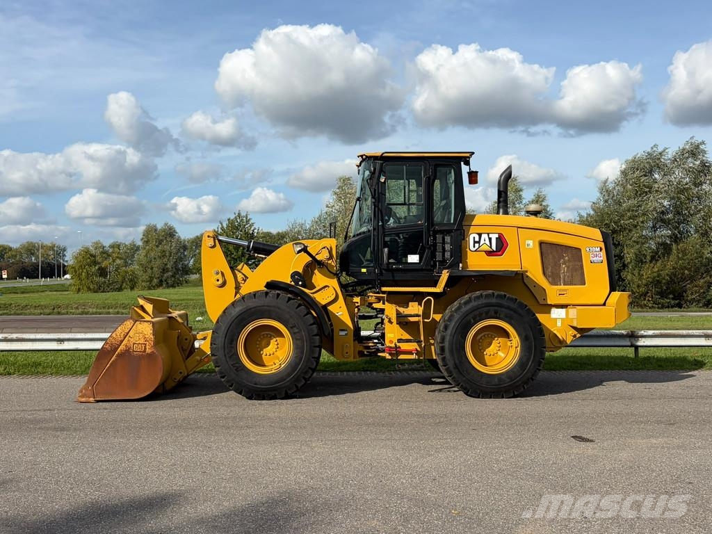 CAT 930M Kolesni nakladalci