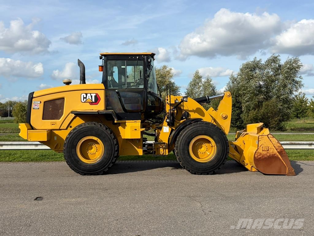 CAT 930M Kolesni nakladalci