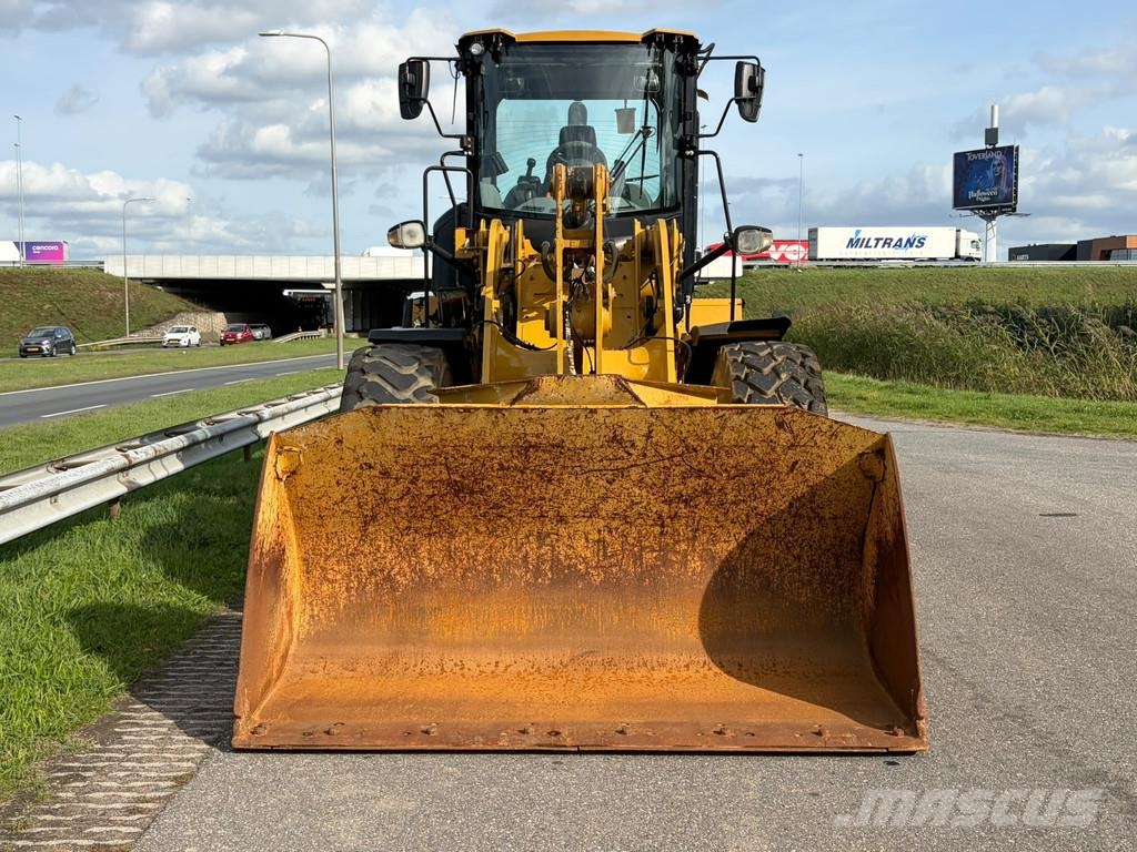 CAT 930M Kolesni nakladalci