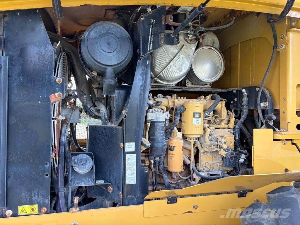 CAT 930M Kolesni nakladalci