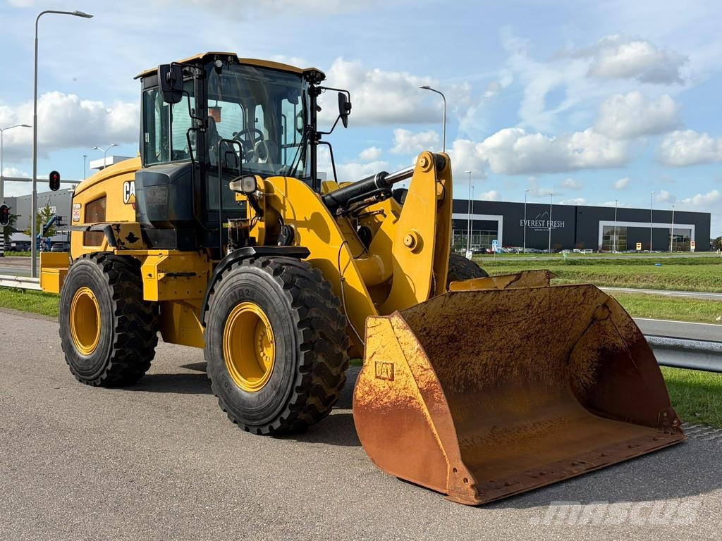 CAT 930M Kolesni nakladalci