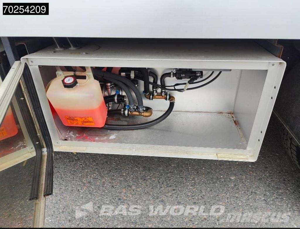 Volvo FL 250 4X2 14tonner Automatic Exhibition truck EUR Camiones con caja de remolque