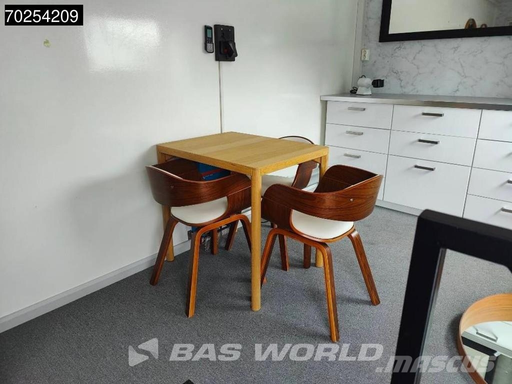 Volvo FL 250 4X2 14tonner Automatic Exhibition truck EUR Camiones con caja de remolque