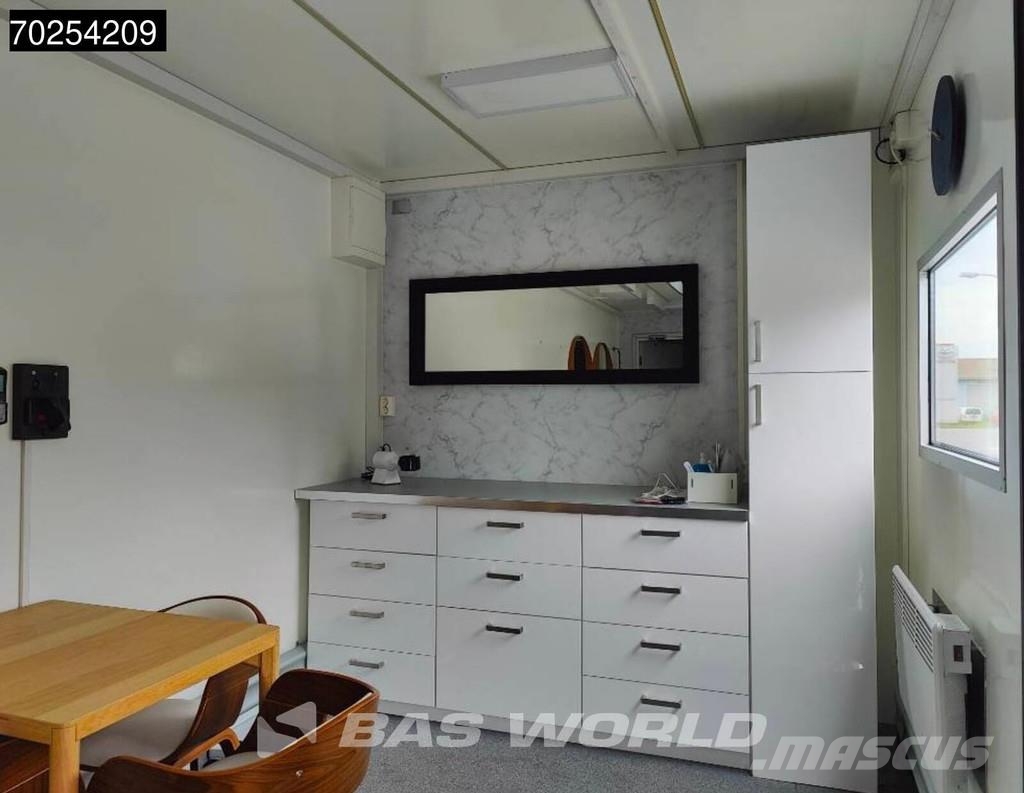 Volvo FL 250 4X2 14tonner Automatic Exhibition truck EUR Camiones con caja de remolque