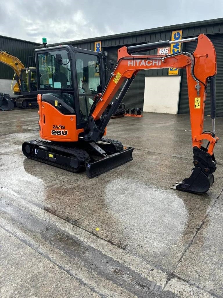 Hitachi ZX26U-6CR Mini bageri <7t