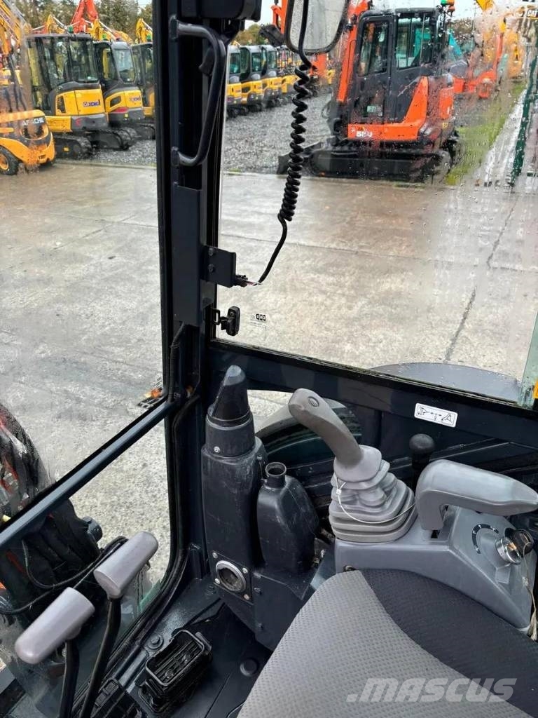 Hitachi ZX26U-6CR Mini bageri <7t