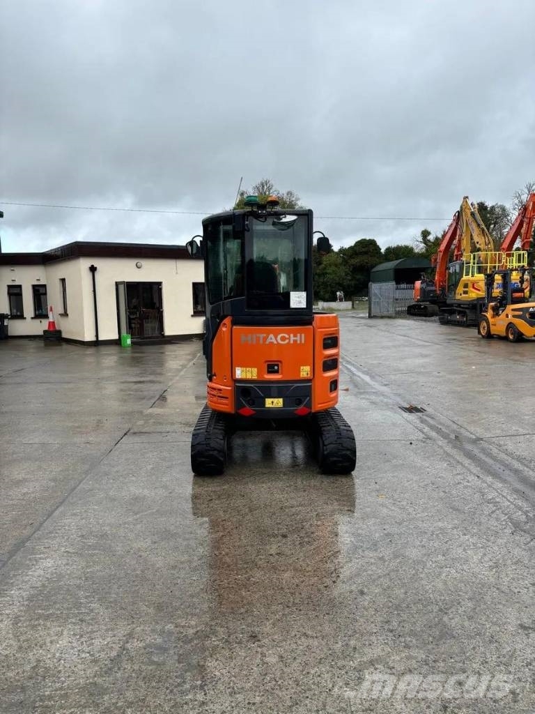 Hitachi ZX26U-6CR Mini bageri <7t
