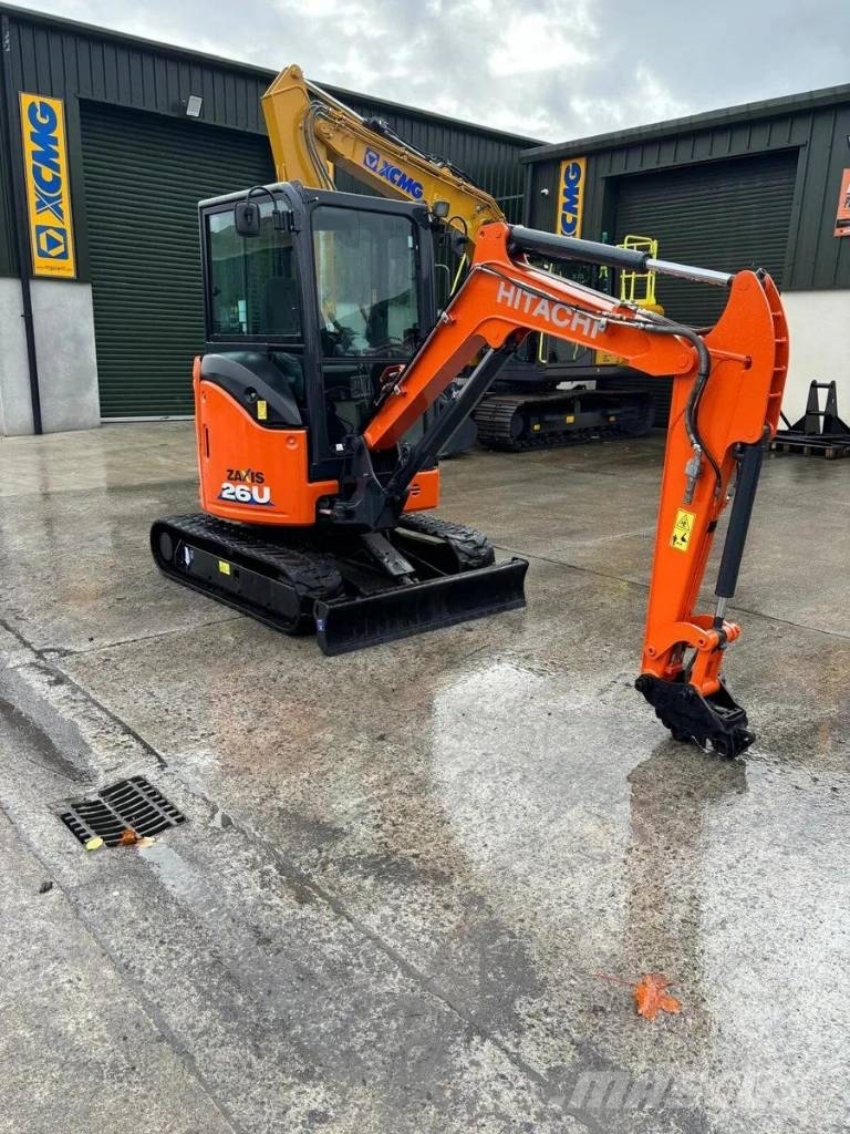Hitachi ZX26U-6CR Mini bageri <7t