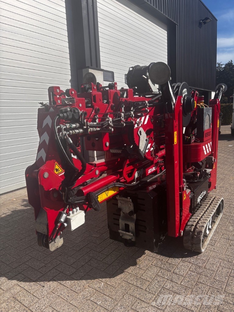 Hoeflon C 6 رافعات مجنزرة