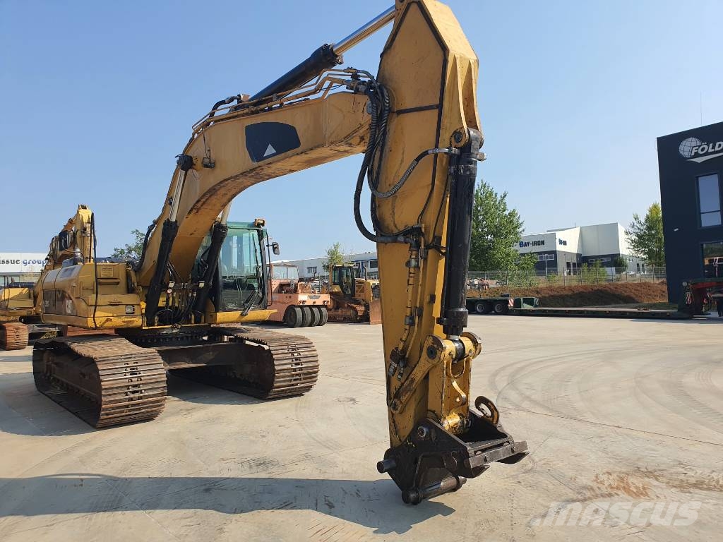 CAT 330 D L Rupsgraafmachines