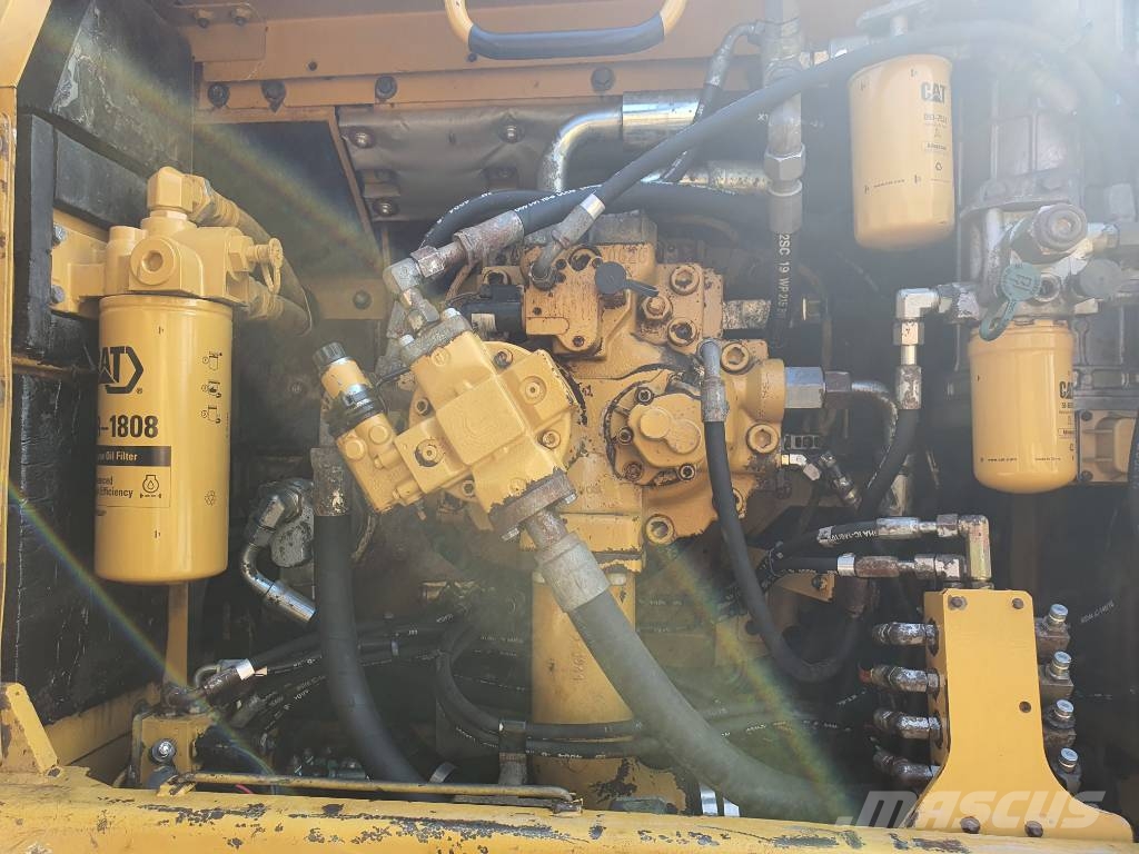 CAT 330 D L Rupsgraafmachines