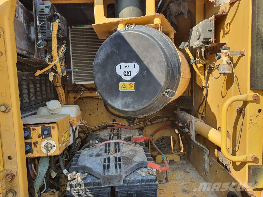 CAT 330 D L Rupsgraafmachines