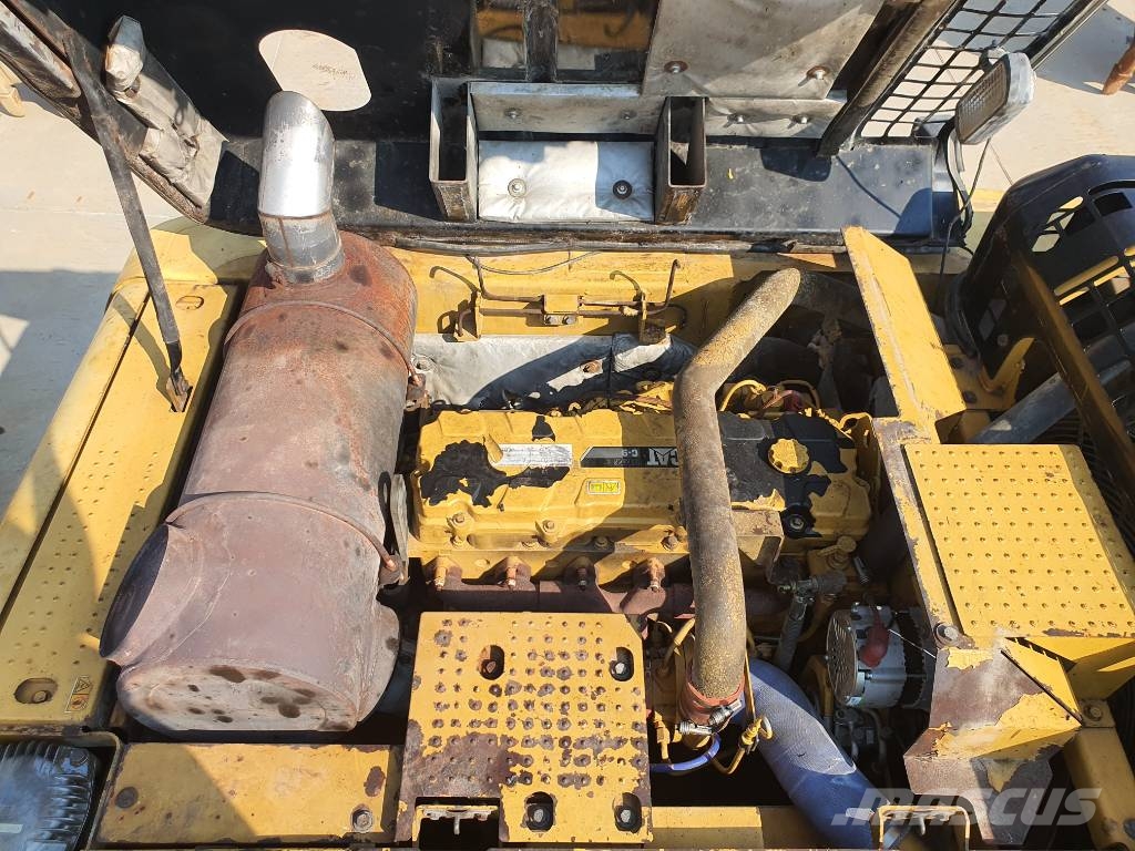 CAT 330 D L Rupsgraafmachines