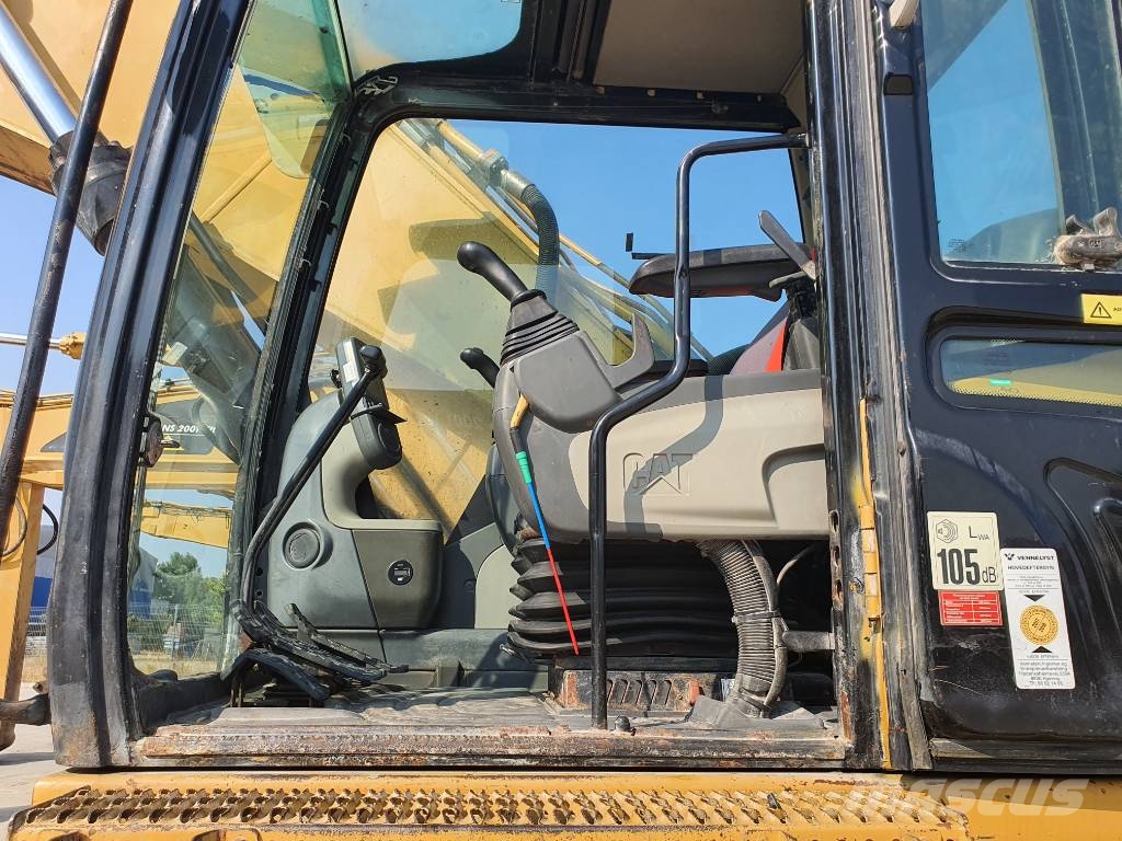 CAT 330 D L Rupsgraafmachines