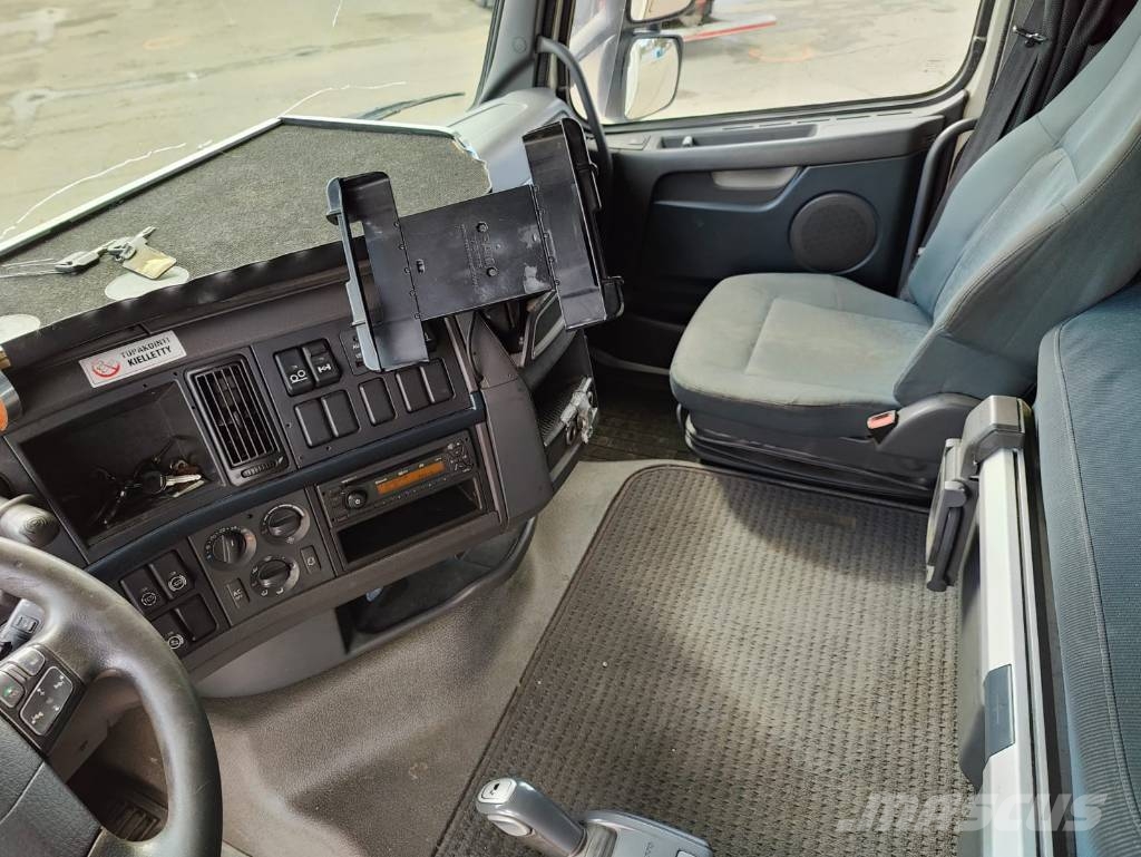 Volvo FH 13 500 Camiones con caja de remolque