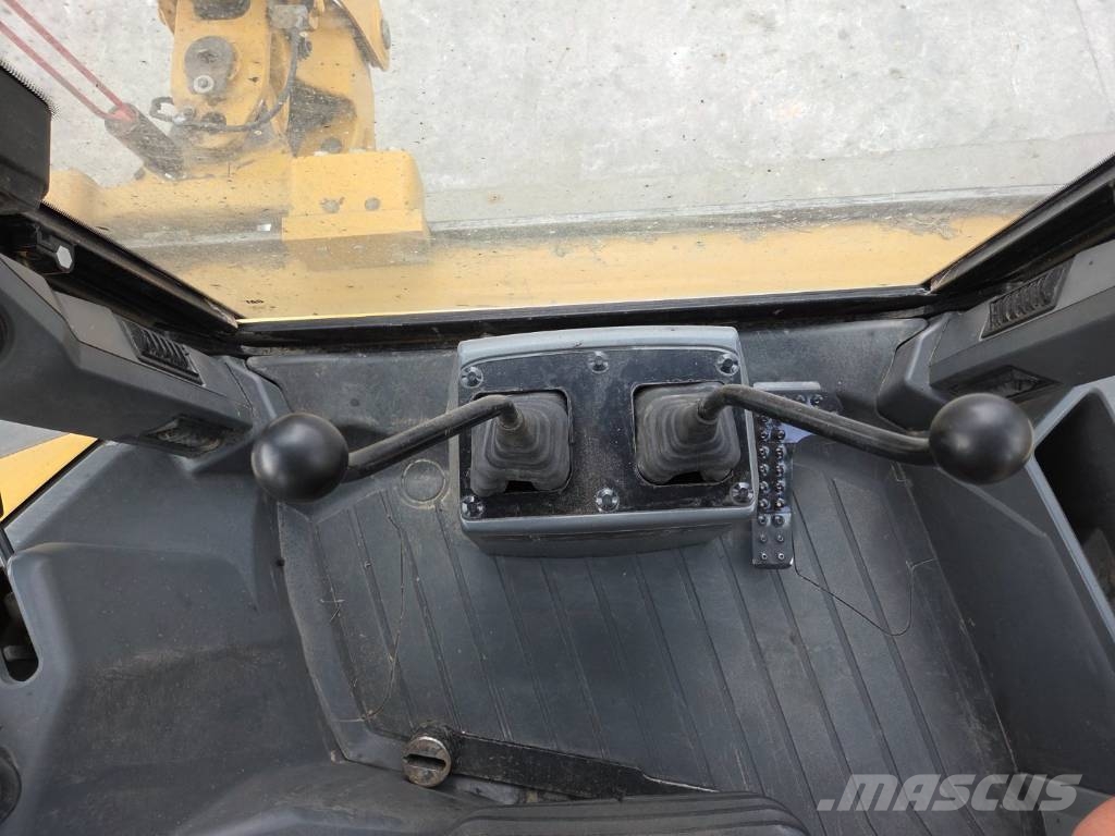 CAT 427 F 2 Εκσκαφείς Φορτωτές τύπου JCB