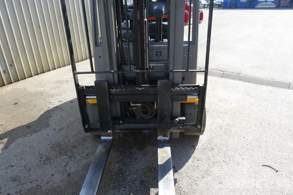 Jungheinrich EFG 220 Elektro Stapler