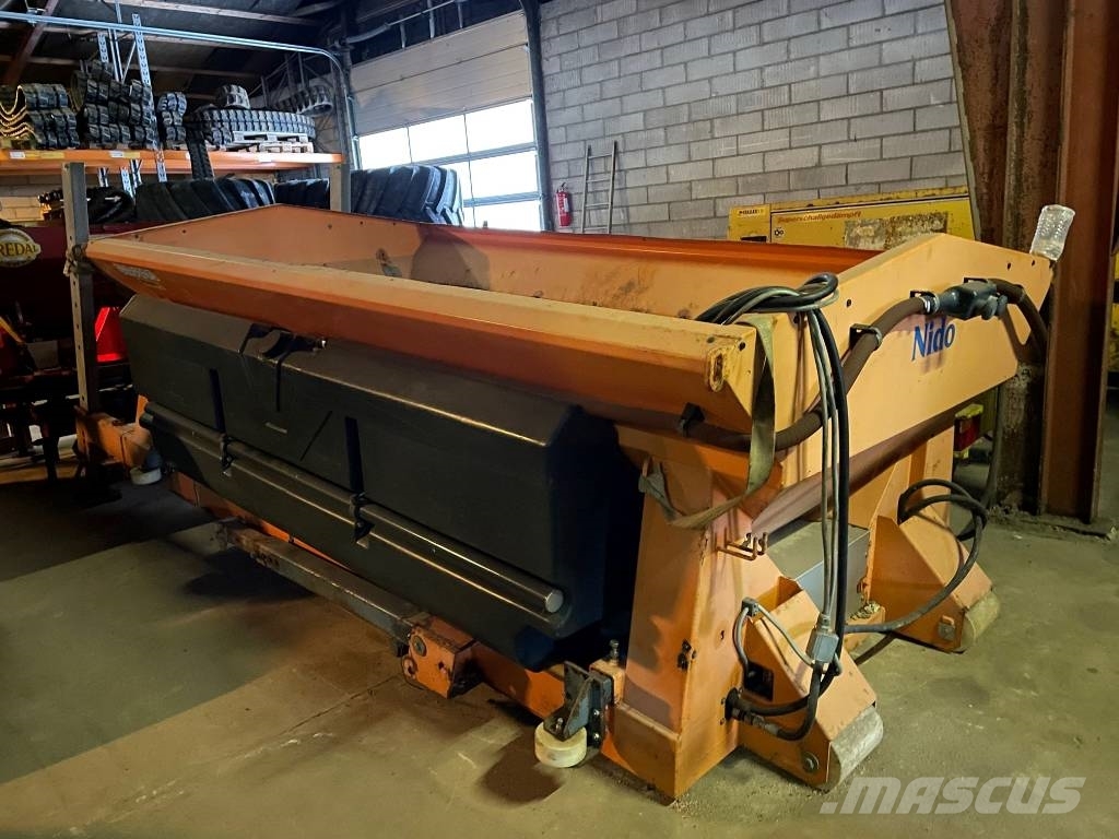 Nido Stratos B40-36 Saltspreder / Salzstreuer / Salt sp Машина за разпръскване на луга