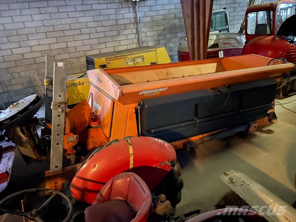 Nido Stratos B40-36 Saltspreder / Salzstreuer / Salt sp Машина за разпръскване на луга