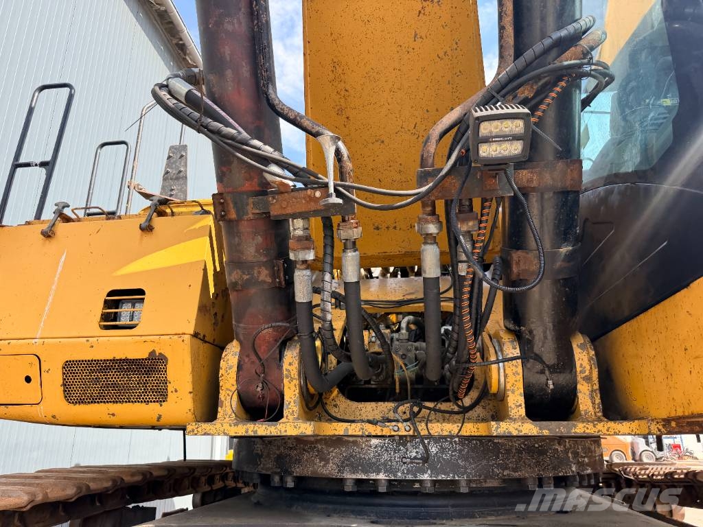CAT 374D L Raupenbagger