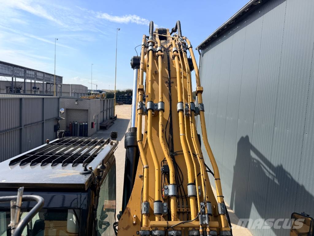 CAT 374D L Raupenbagger