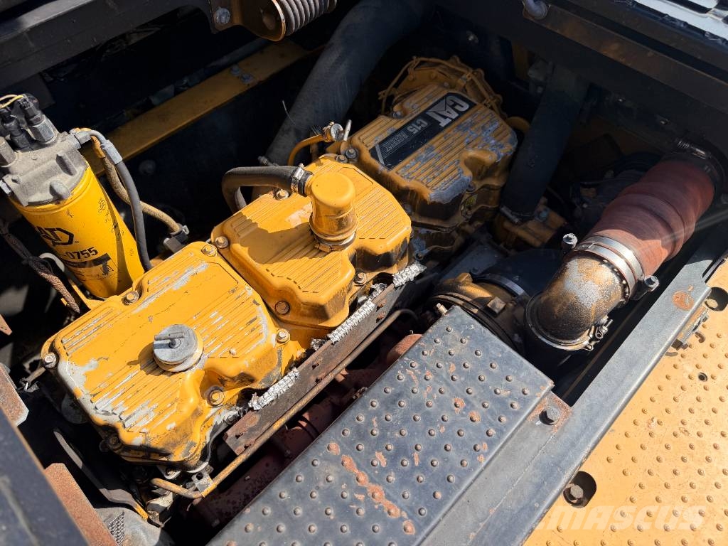 CAT 374D L Raupenbagger