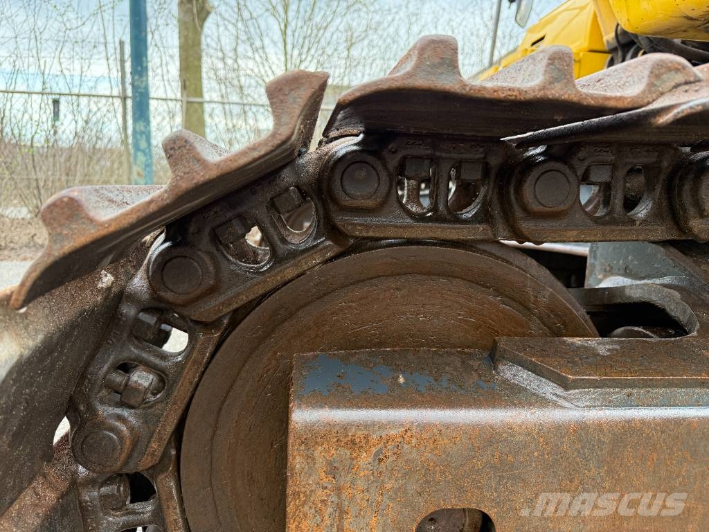 Komatsu HB 215 LC2 Rupsgraafmachines