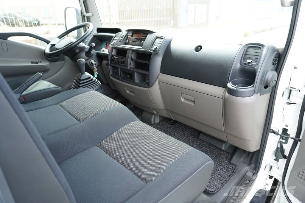 Nissan CABSTAR ***RESERVADO*** شاحنات مسطحة/مفصلية الجوانب
