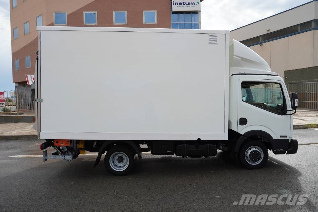 Nissan CABSTAR ***RESERVADO*** شاحنات مسطحة/مفصلية الجوانب