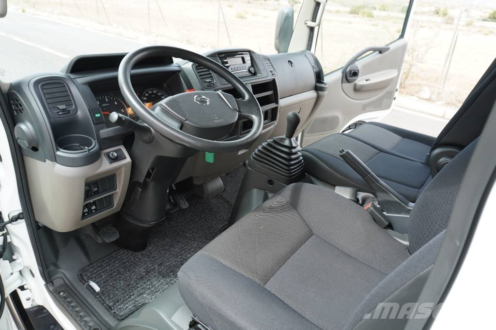 Nissan CABSTAR ***RESERVADO*** شاحنات مسطحة/مفصلية الجوانب