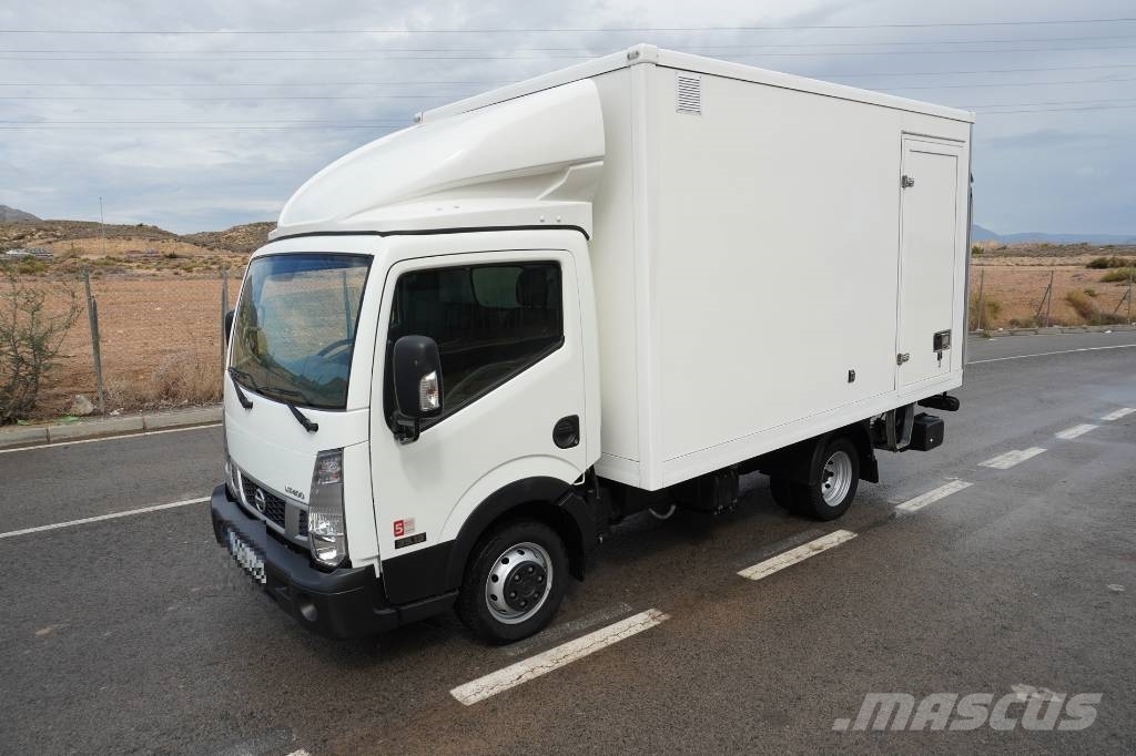 Nissan CABSTAR ***RESERVADO*** شاحنات مسطحة/مفصلية الجوانب