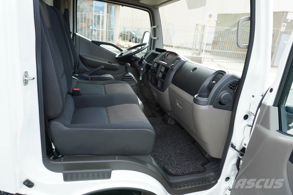 Nissan CABSTAR ***RESERVADO*** شاحنات مسطحة/مفصلية الجوانب