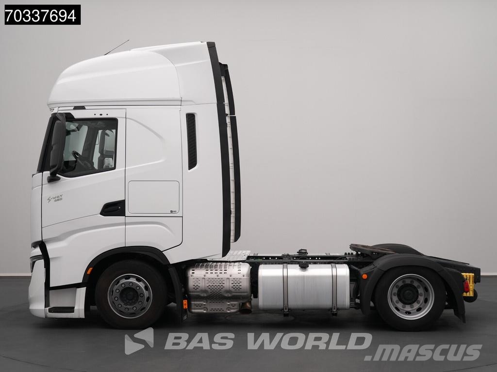 Iveco S-Way 460 4X2 Mega 2x Tanks Standklima Navi ACC Vilcēji