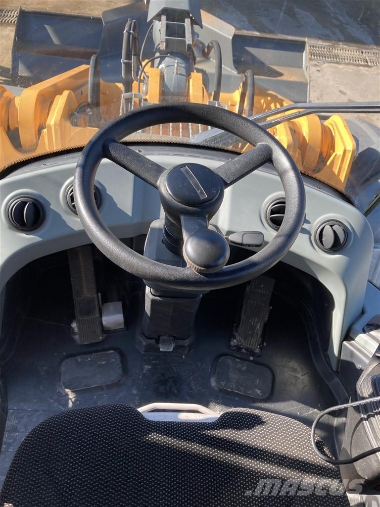 Liebherr L 566 XPower لوادر بعجل