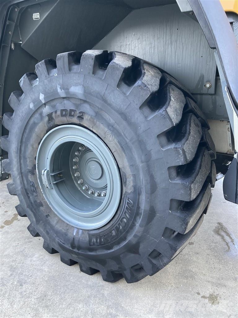 Liebherr L 566 XPower لوادر بعجل