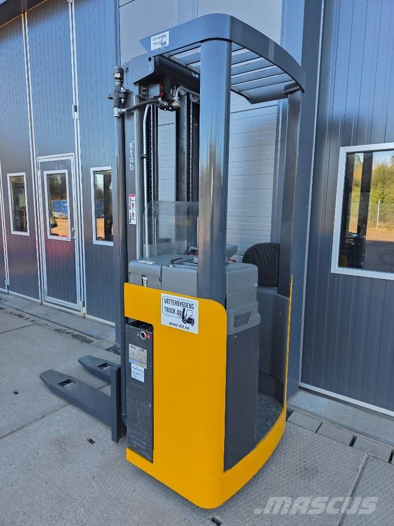 Atlet Ajn5400 Sit-on stackers