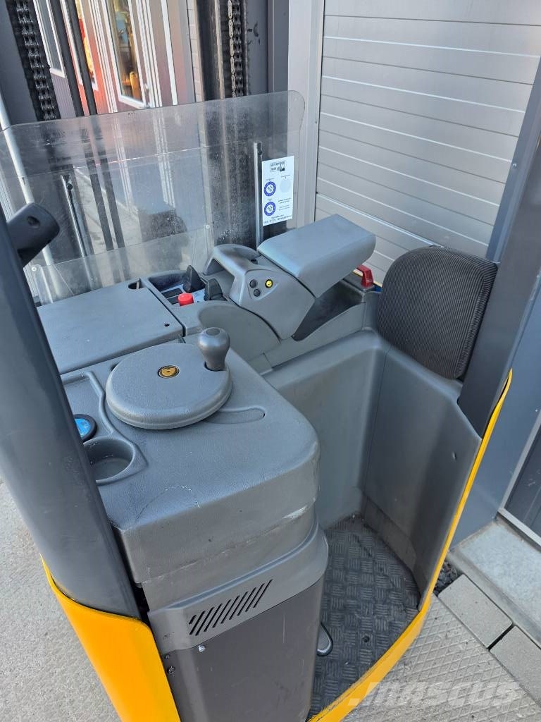 Atlet Ajn5400 Sit-on stackers