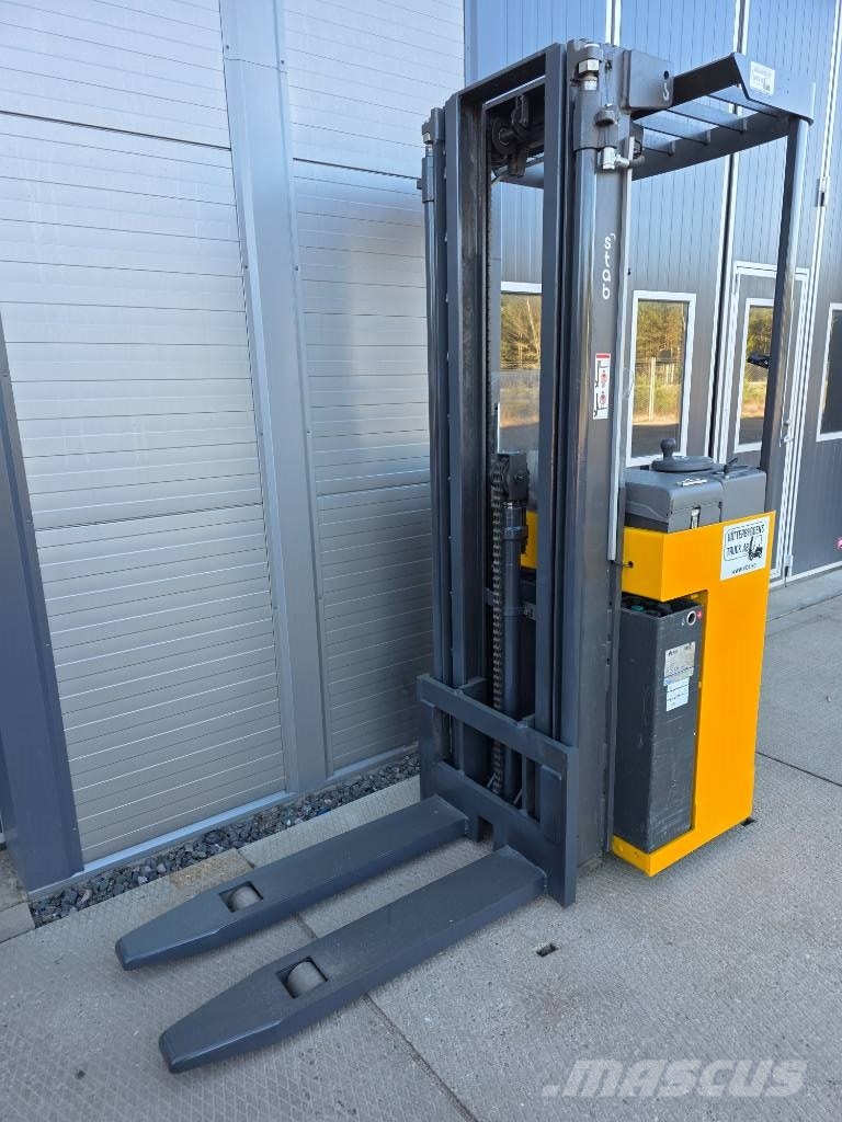 Atlet Ajn5400 Sit-on stackers