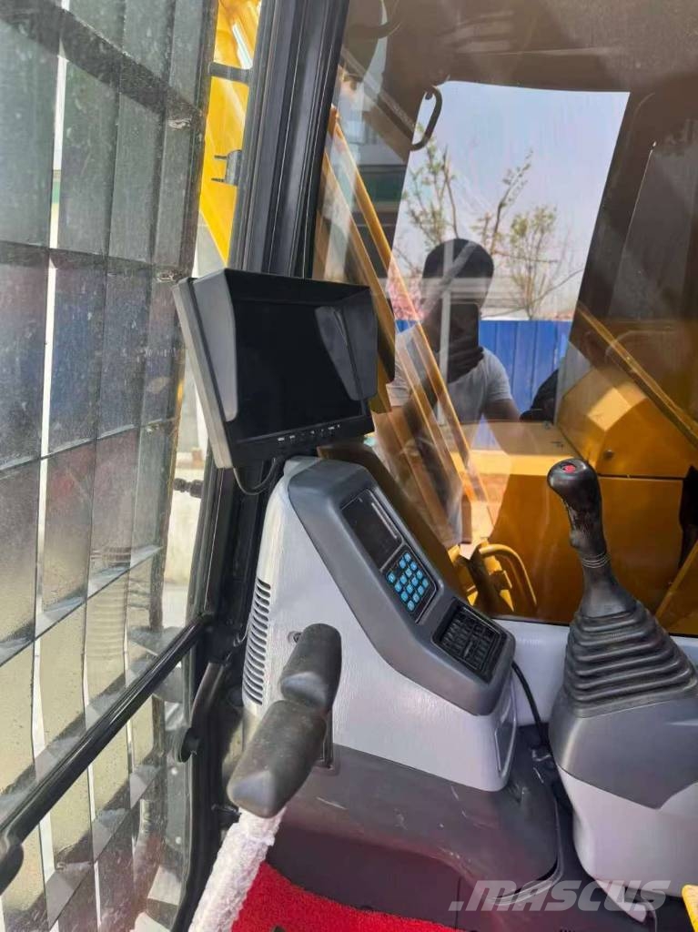 Komatsu PC 228 US Kāpurķēžu ekskavatori