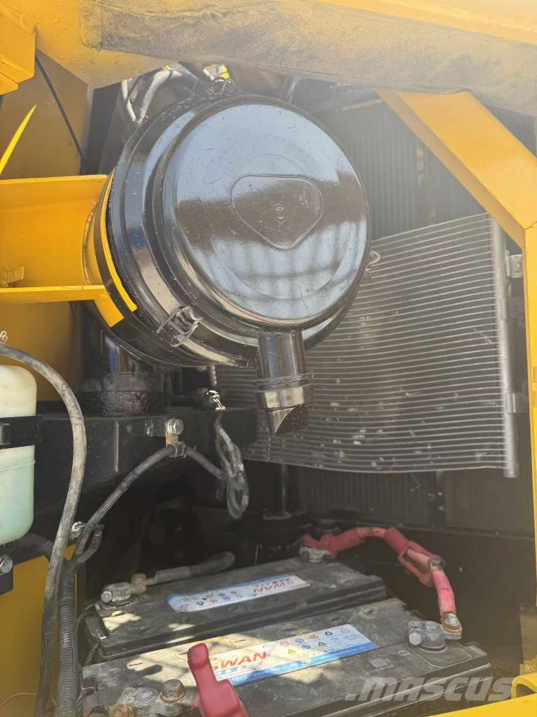 Komatsu PC 228 US Kāpurķēžu ekskavatori