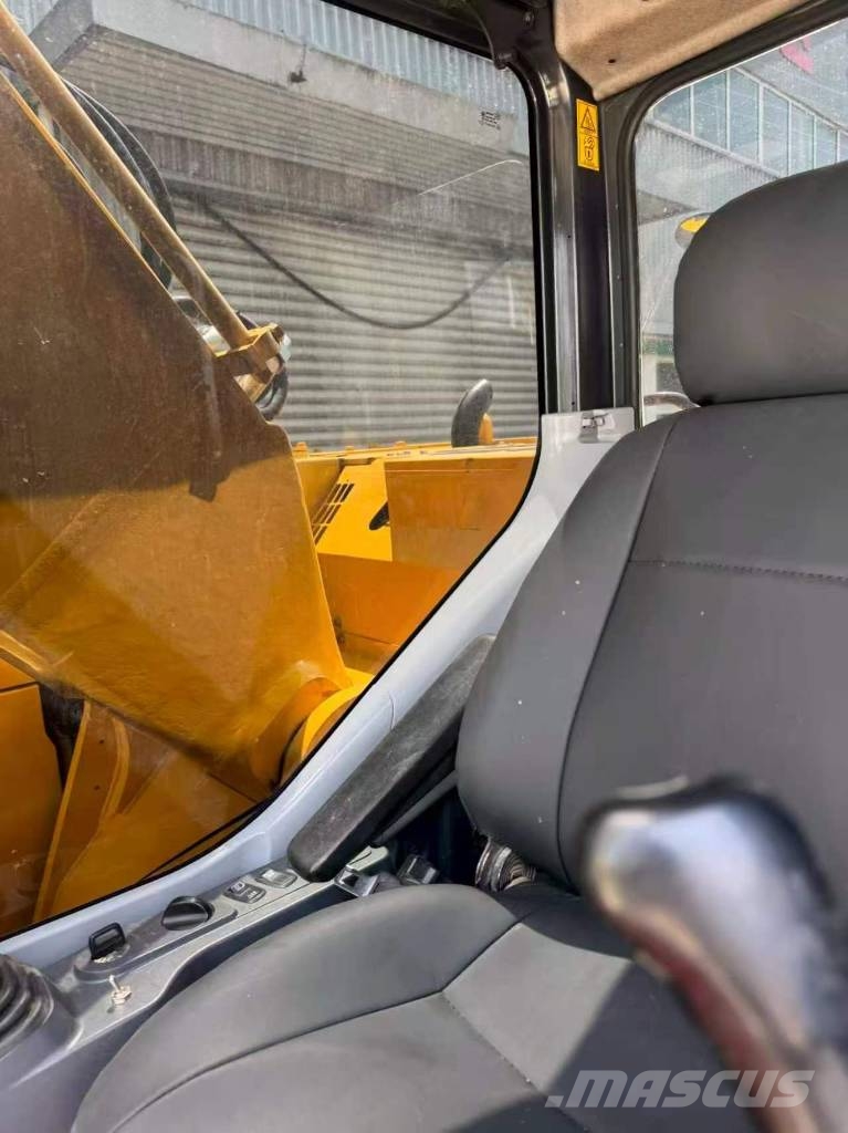 Komatsu PC 228 US Kāpurķēžu ekskavatori