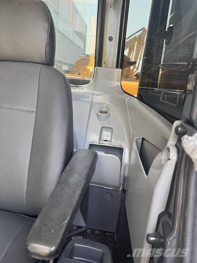 Komatsu PC 228 US Kāpurķēžu ekskavatori
