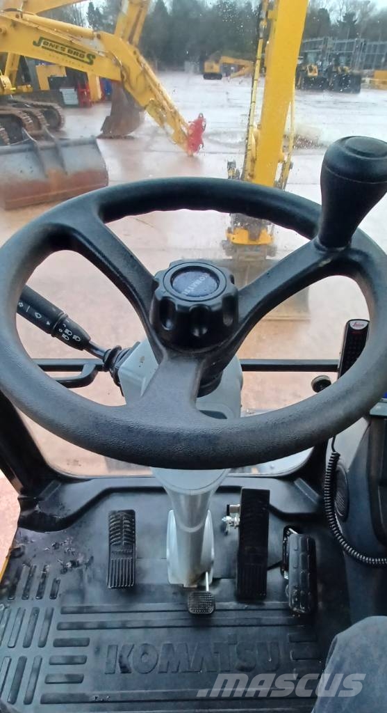 Komatsu PW148-11E0 حفارات بعجل