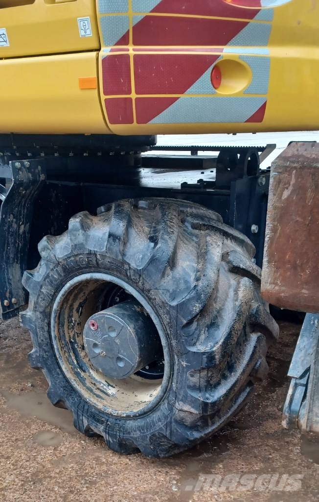 Komatsu PW148-11E0 حفارات بعجل