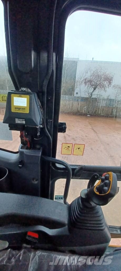 Komatsu PW148-11E0 حفارات بعجل
