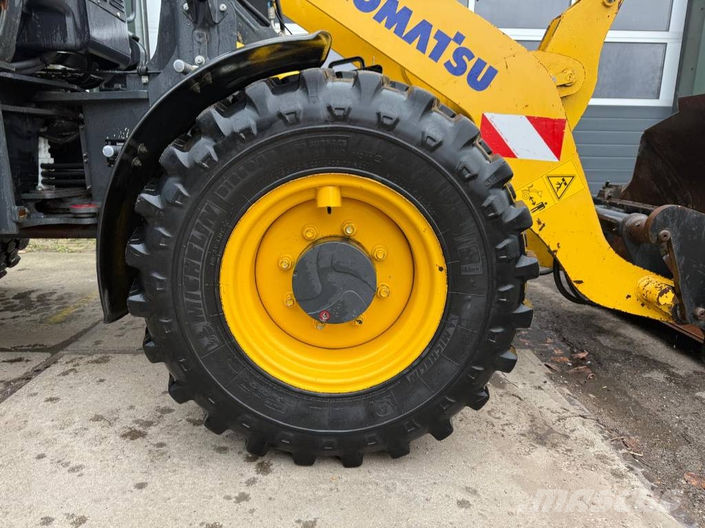 Komatsu WA 80 M-8 Ładowarki kołowe