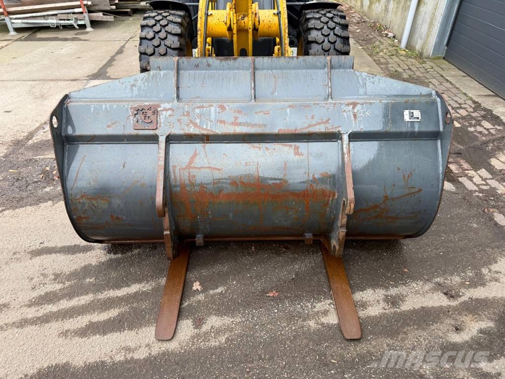 Komatsu WA 80 M-8 Ładowarki kołowe
