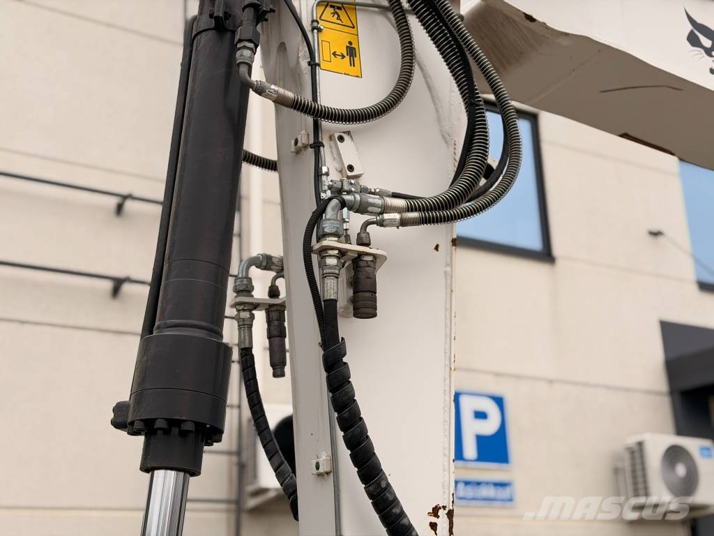 Bobcat E 85 Engcon pihdeillä Midikaivukoneet 7t - 12t